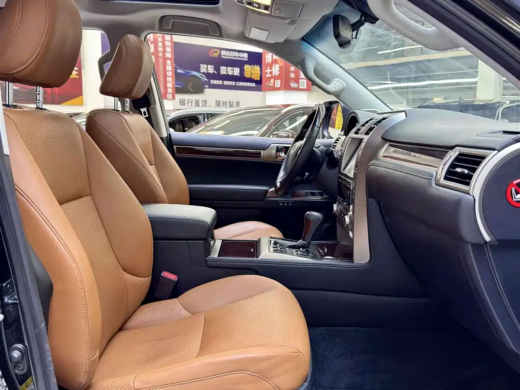 Photo 5 - Lexus GX