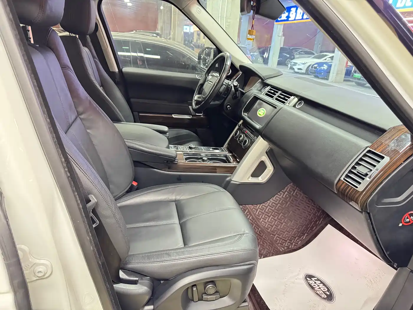 Land Rover Range Rover 2015 3.0 TDV6 Vogue фото 12