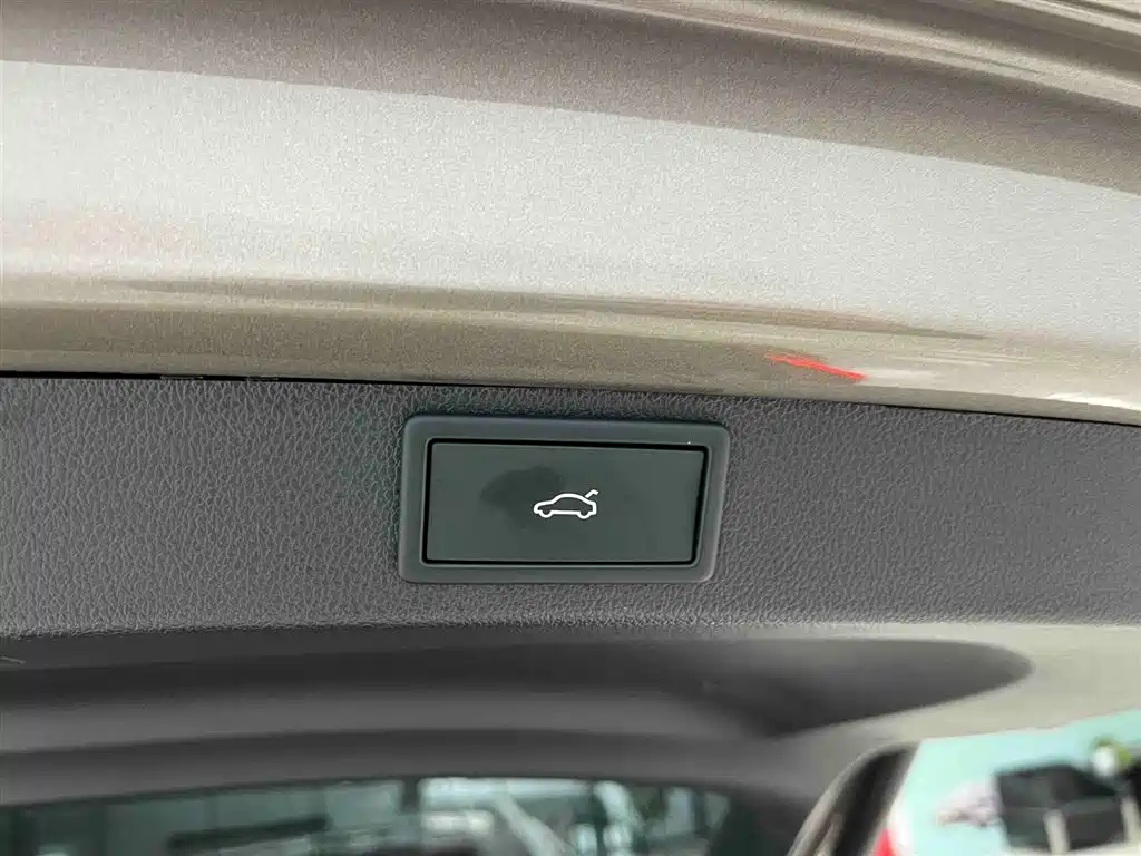Škoda Karoq 2025 TSI280 Luxury Edition фото 17