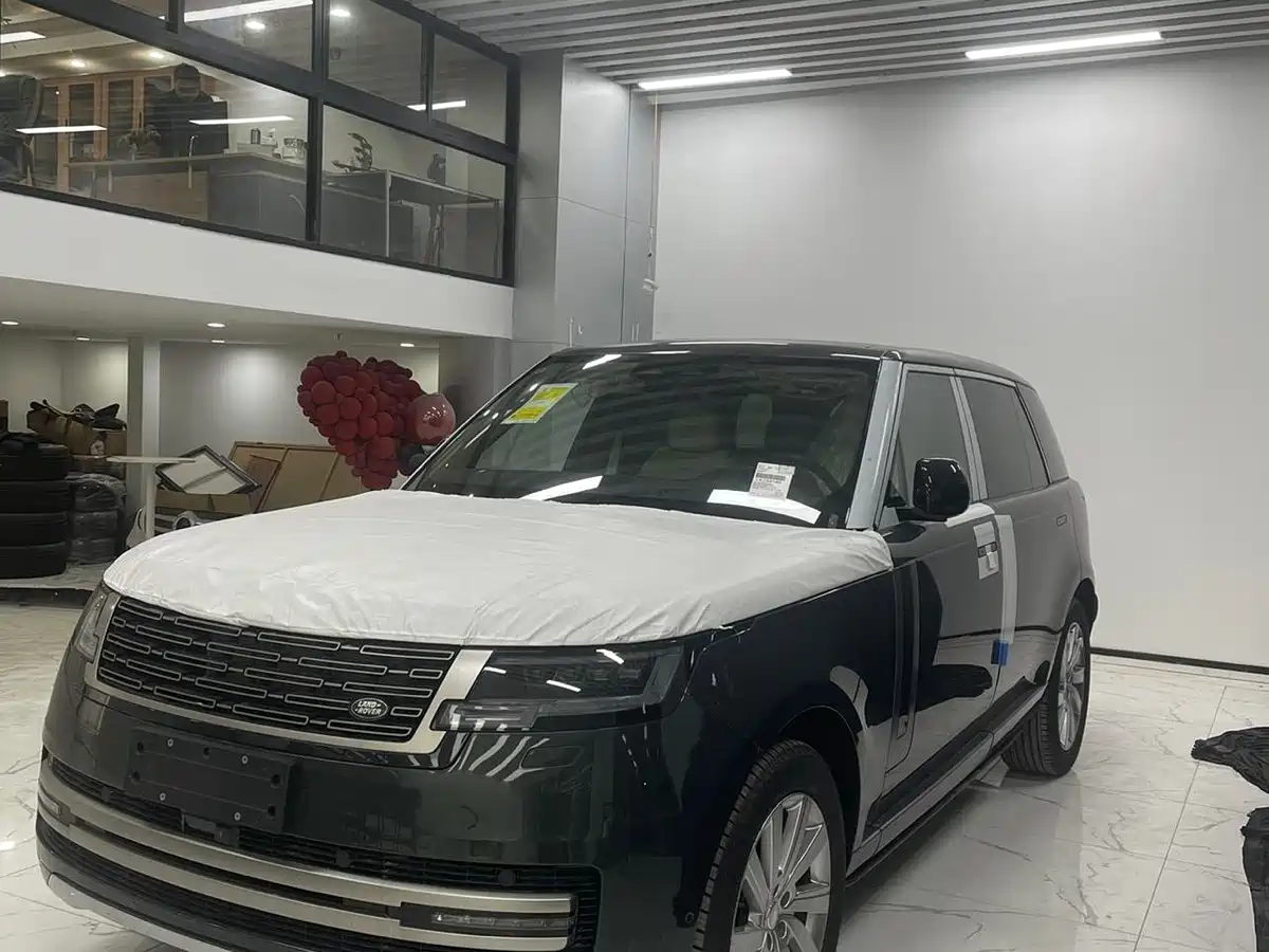 Land Rover Range Rover 2025 3.0 L6 400PS Flourishing Era Extended Wheelbase 7-Seater фото 3