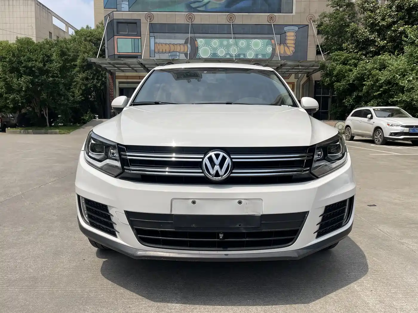 VOLKSWAGEN TIGUAN
