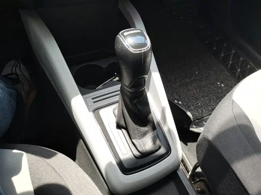 Škoda Fabia 2017 1.4L Auto Car Enjoy Edition фото 14
