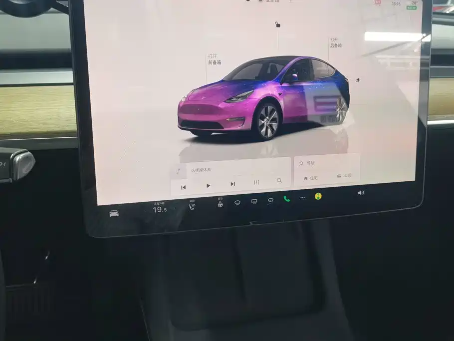 Фото 13 - Tesla Model Y