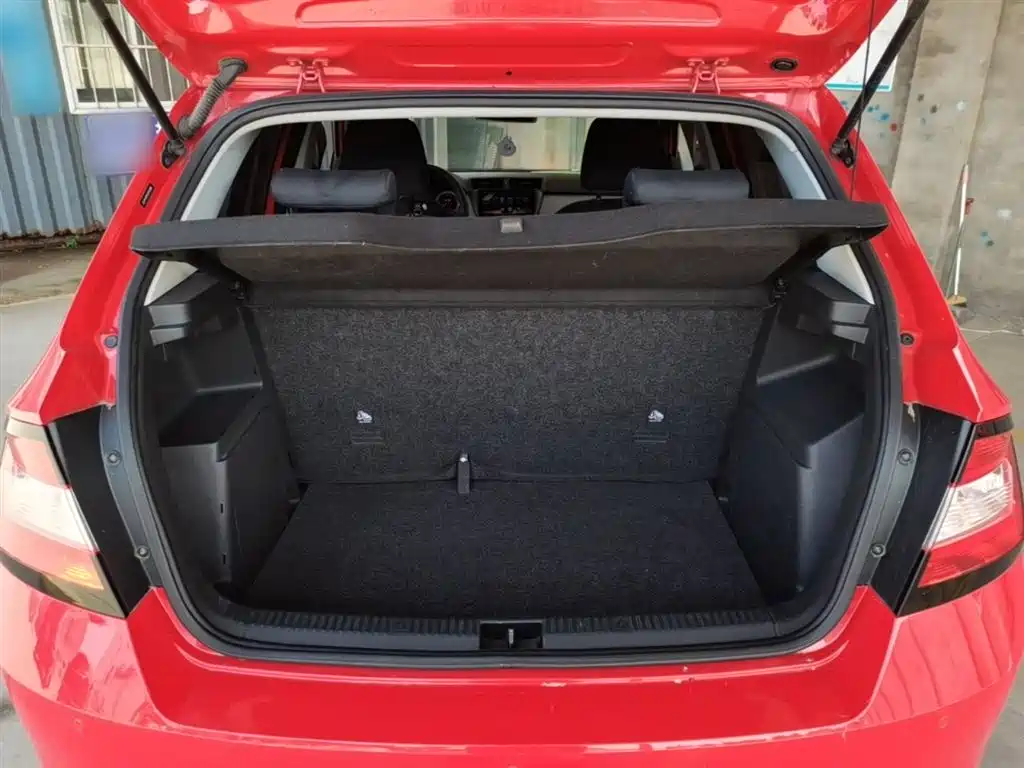 Škoda Fabia 2017 1.4L Auto Car Enjoy Edition фото 19