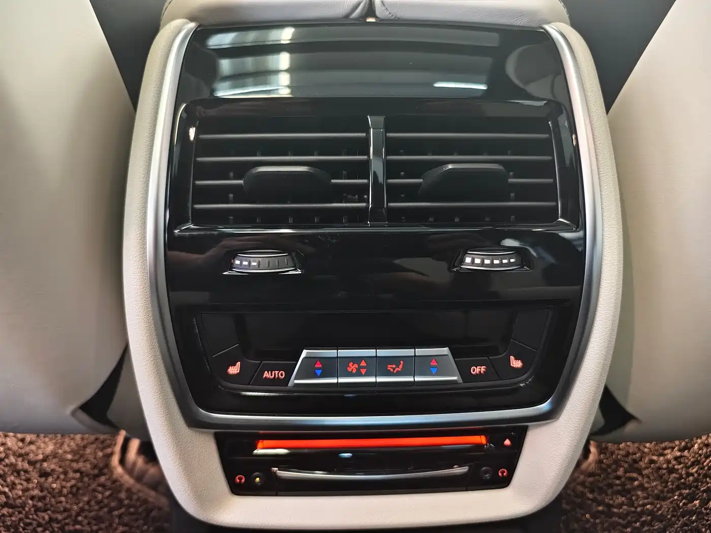 Фото 17 - BMW X7