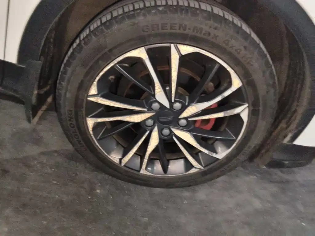 Фото 8 - Geely Binyue