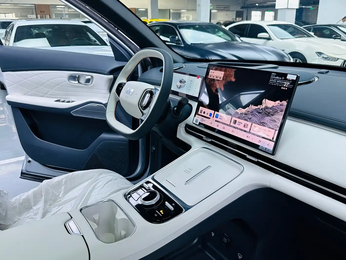 Geely Galaxy Galaxy Starship 7 EM-i 2025 Model 120km Explorer+ Edition фото 7