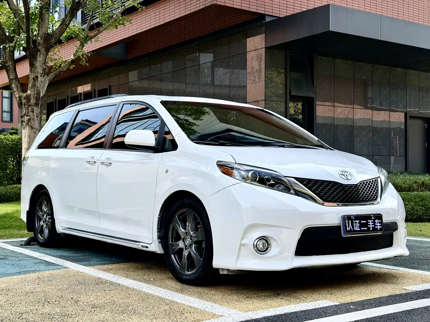Toyota Sienna 2015 3.5L 2WD LE фото 3