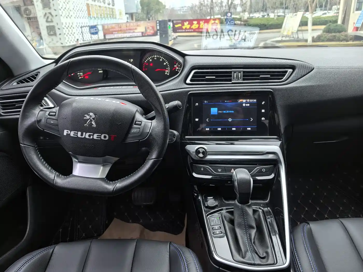 Peugeot 308 2018 1.6L Auto Luxury Edition фото 8