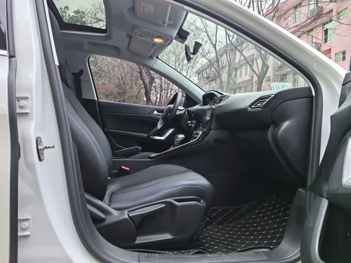 Peugeot 308 2018 1.6L Auto Luxury Edition фото 10