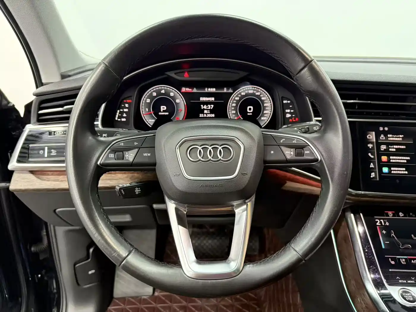 Фото 18 - Audi Q7