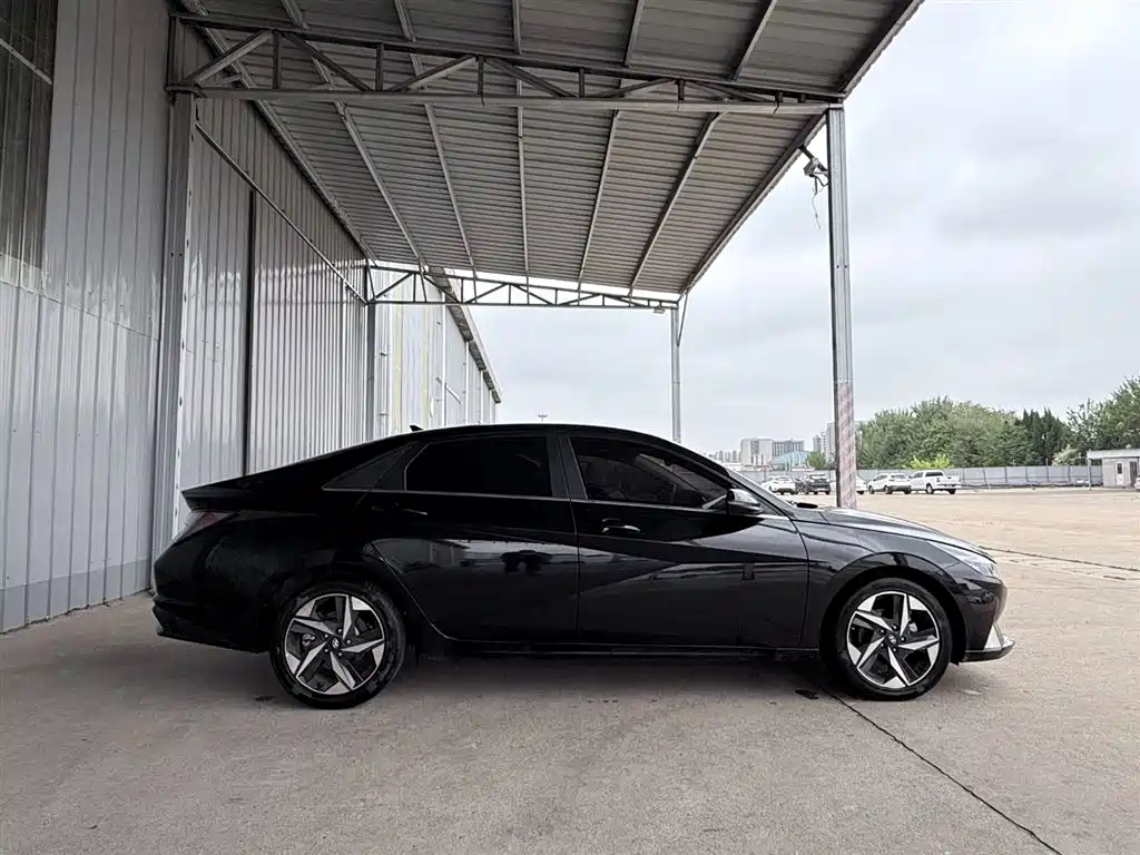 Hyundai Elantra 2022 1.5L CVT GLX Elite Edition фото 8