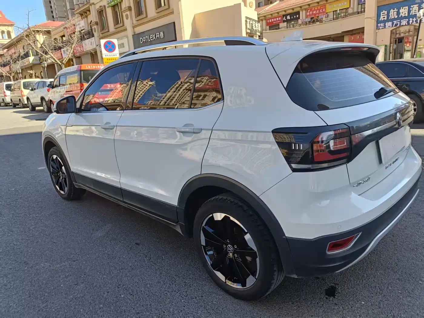 VOLKSWAGEN EXPLORING THE SHADOW