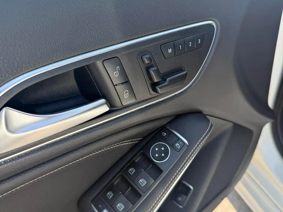 Mercedes-Benz CLA (Import) 2015 CLA 200 фото 7