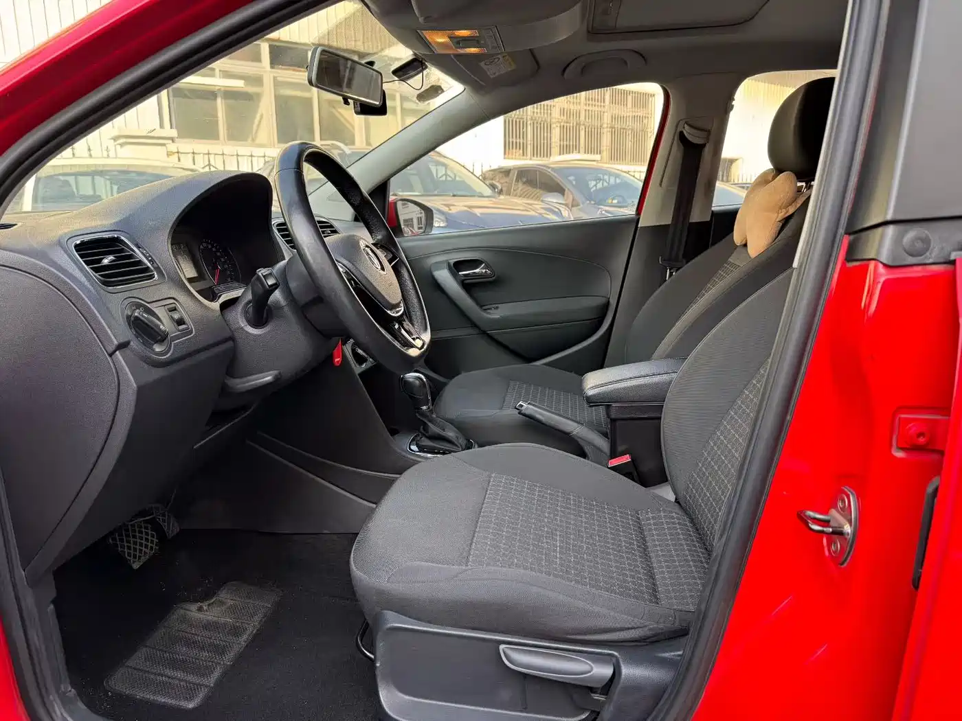 Volkswagen Polo 2016 1.6L Automatic Comfort фото 4
