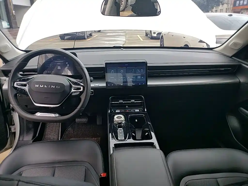 Фото 10 - Wuling Motors Wuling E5