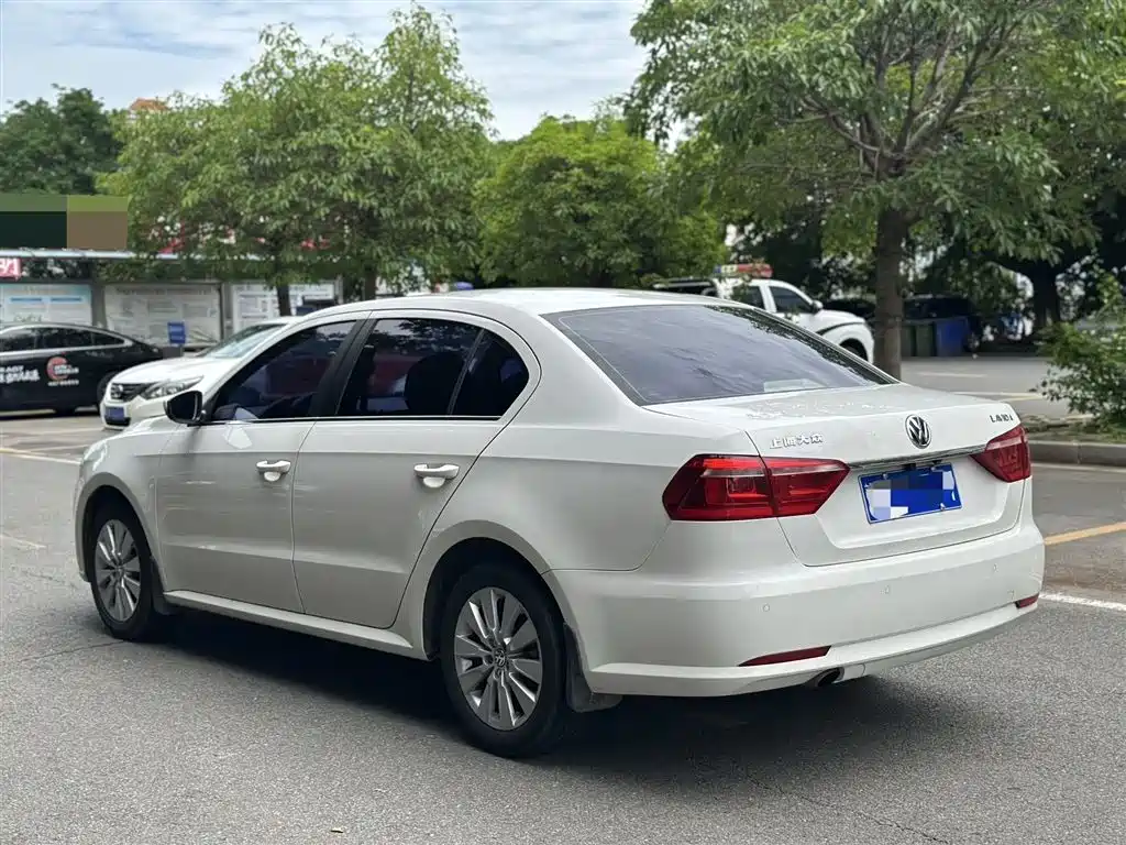 Volkswagen Lavida 2013 1.6L Automatic Comfort Edition фото 4