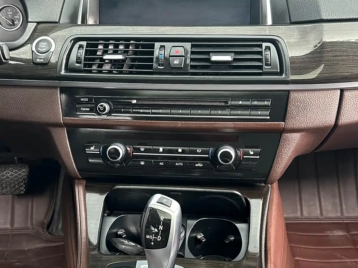 BMW 5 Series 2014 525Li Luxury Design Package фото 5