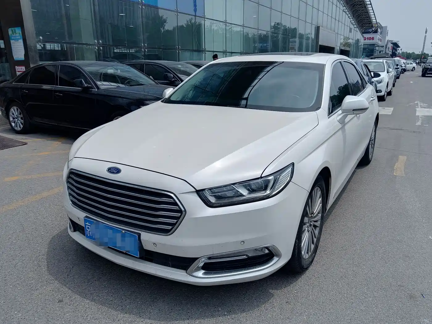 Фото 1 - Ford Taurus