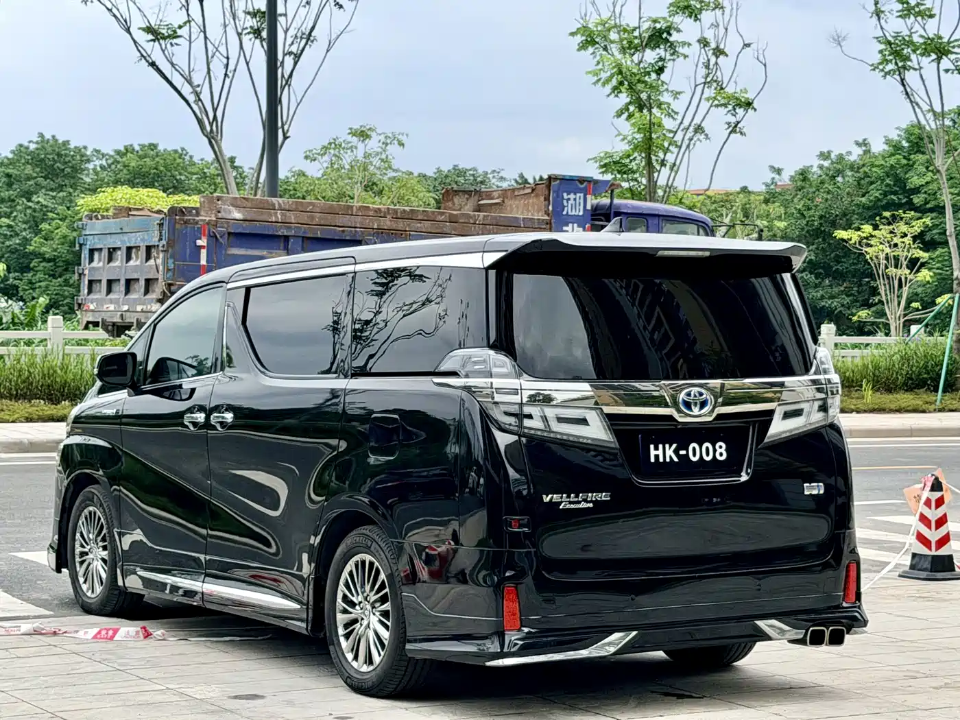 Toyota Vellfire 2020 Twin Engine 2.5L HV Premium Edition фото 4