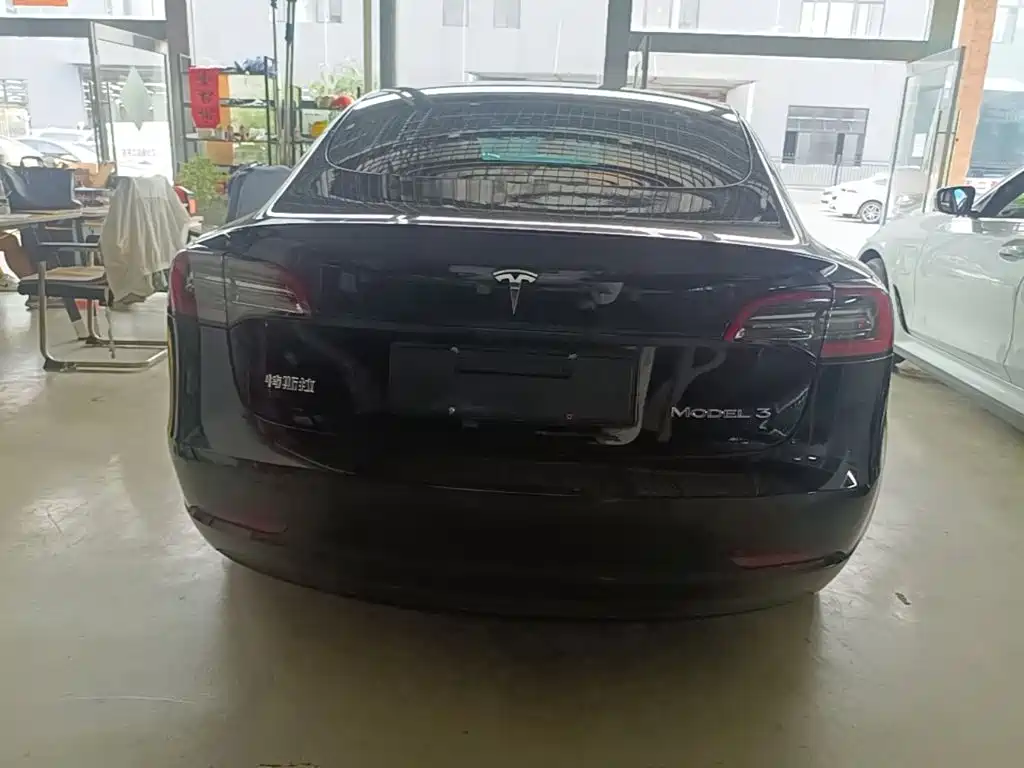 Фото 6 - Tesla Model 3