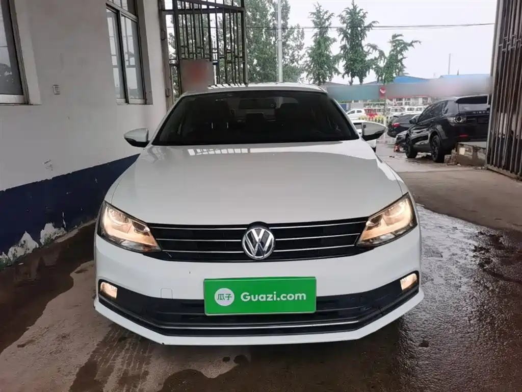 Volkswagen Sagitar 2015 1.6L Automatic Comfort фото 3