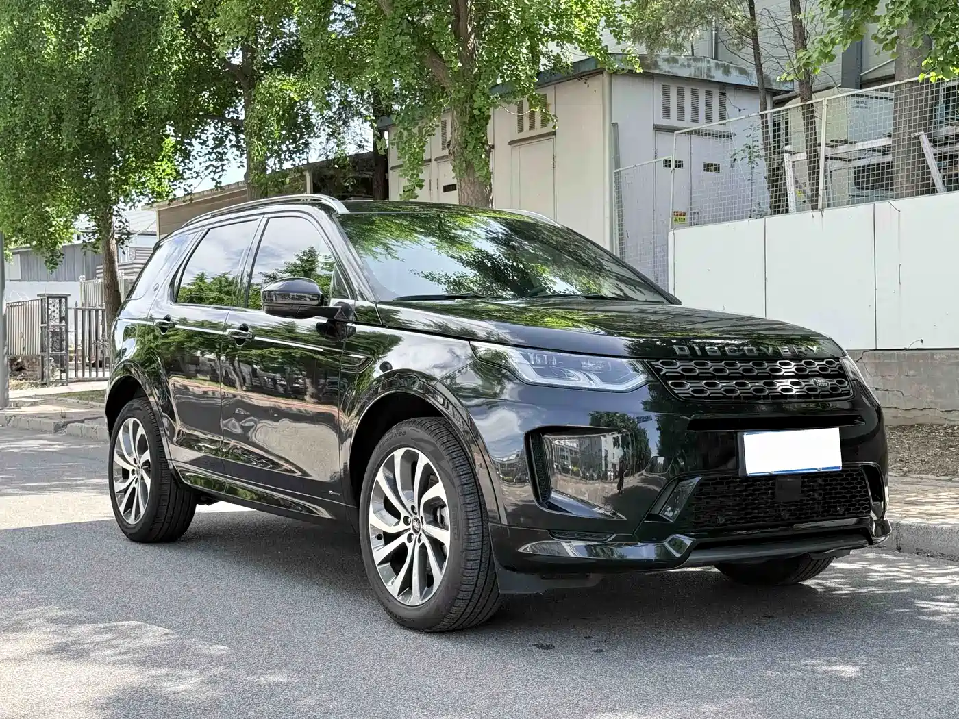 Land Rover Discovery Sport 2022 Model 249PS R-Dynamic S Performance Edition 5-Seater фото 3