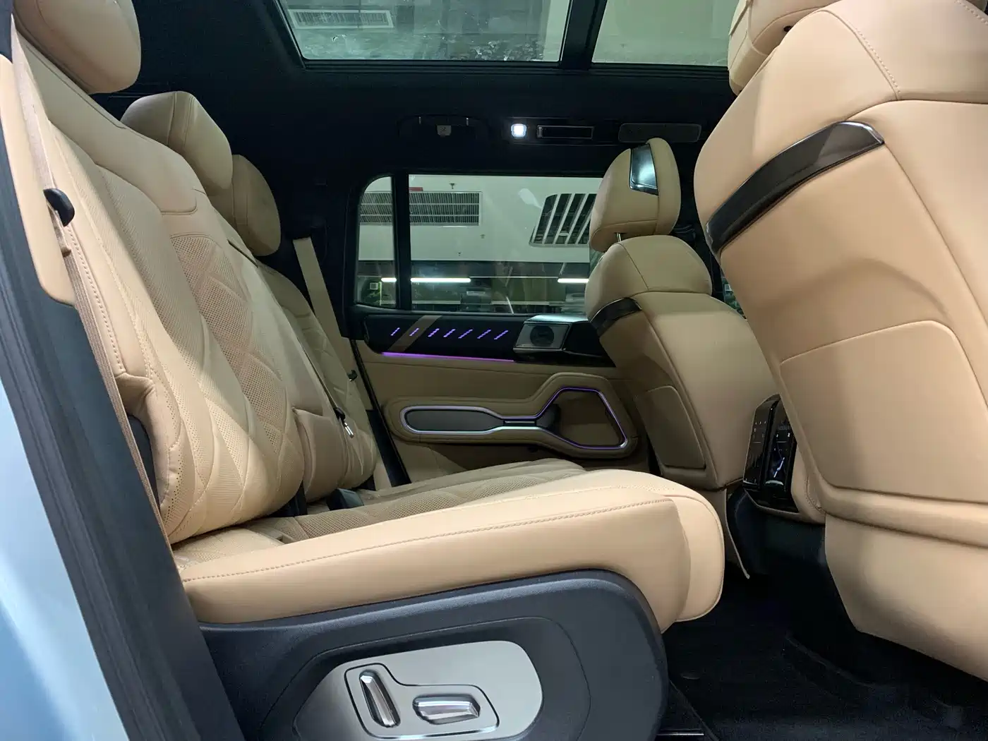 Fang Cheng Bao Leopard 8 2024 2025 Zhiyong Flagship 7-Seater