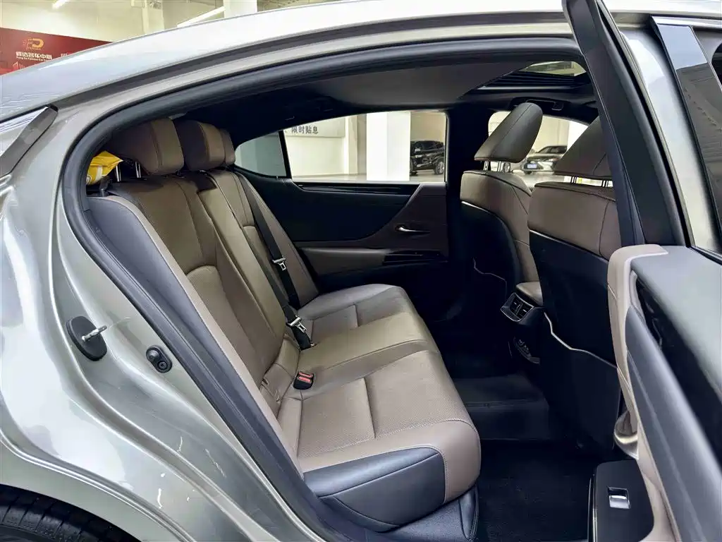 Lexus ES 2023 200 Excellence Edition фото 6