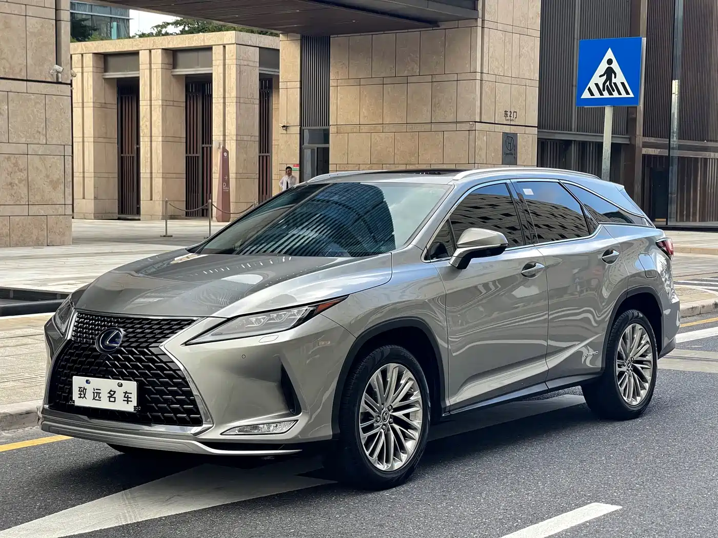 Фото 1 - Lexus RX