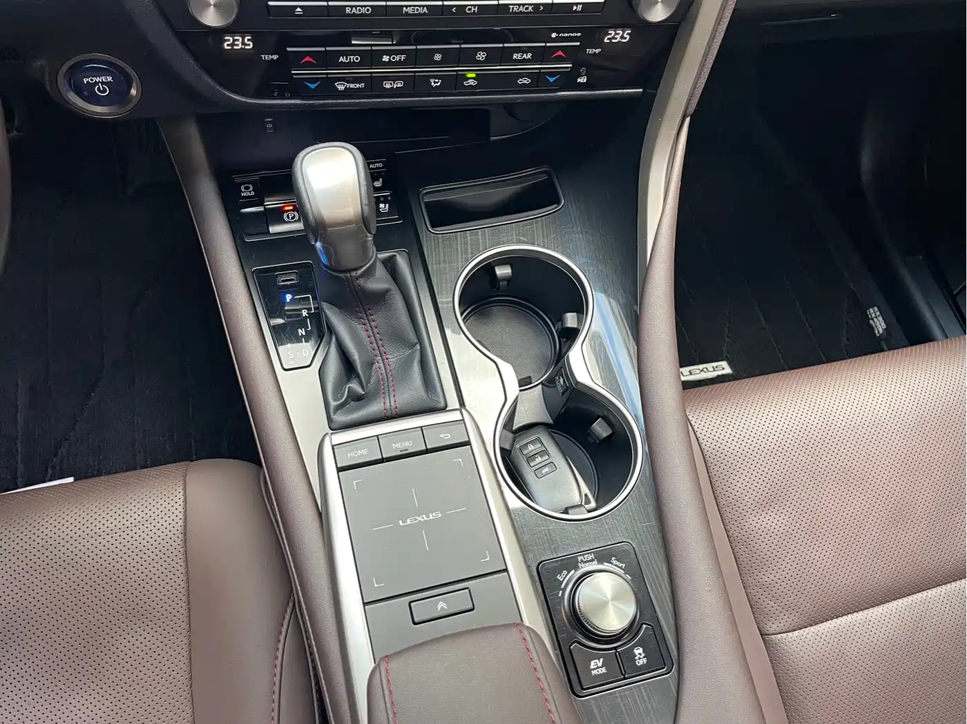Фото 13 - Lexus RX