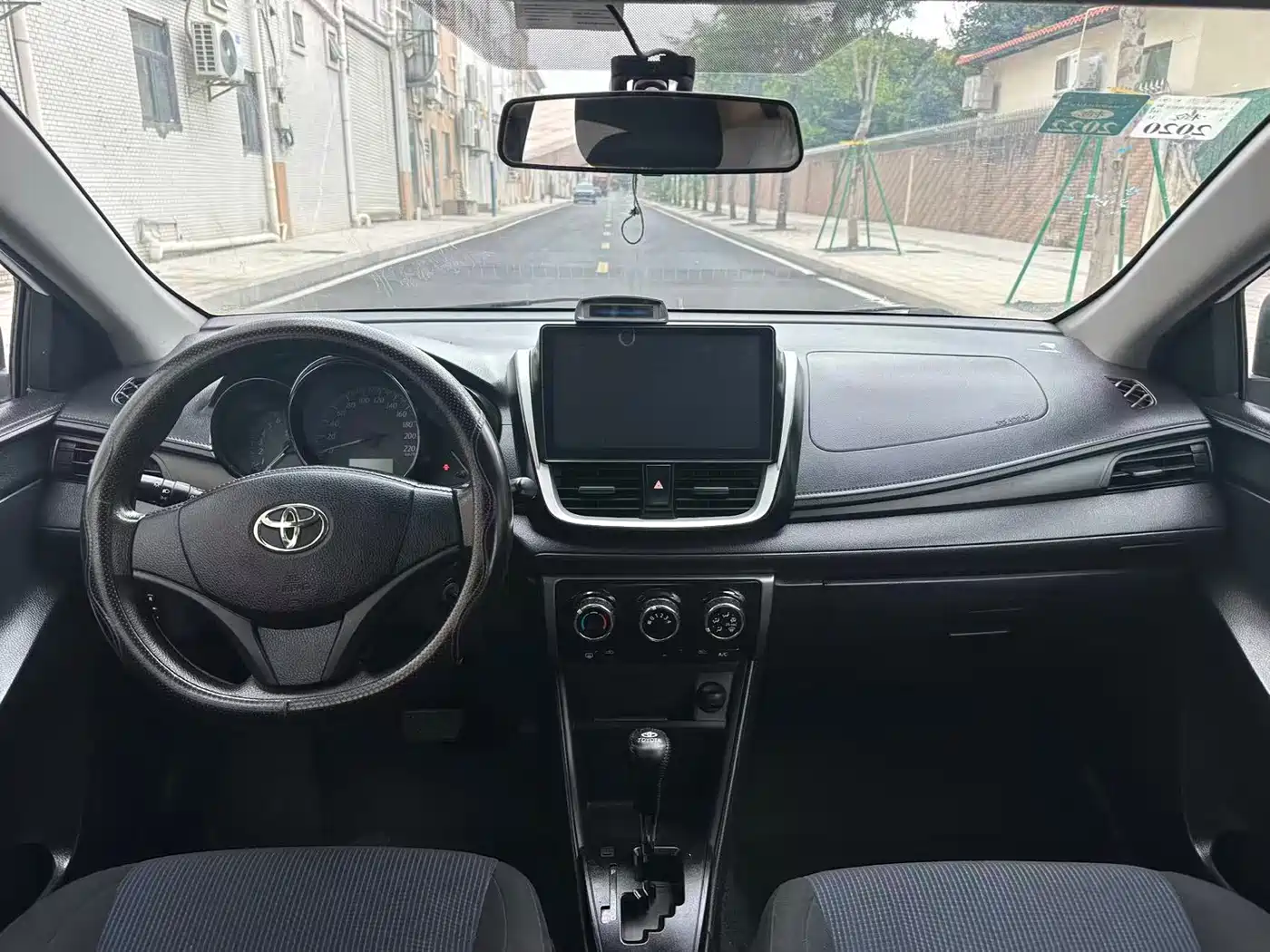Toyota YARiS L Zhi Xuan 2018 1.5E CVT Champion Limited Edition фото 9