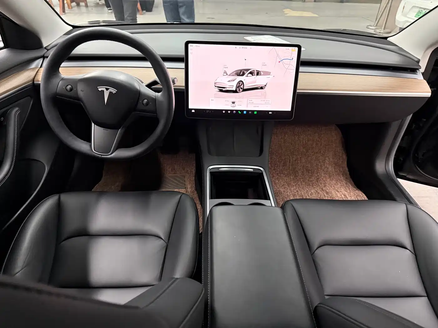 TESLA MODEL 3