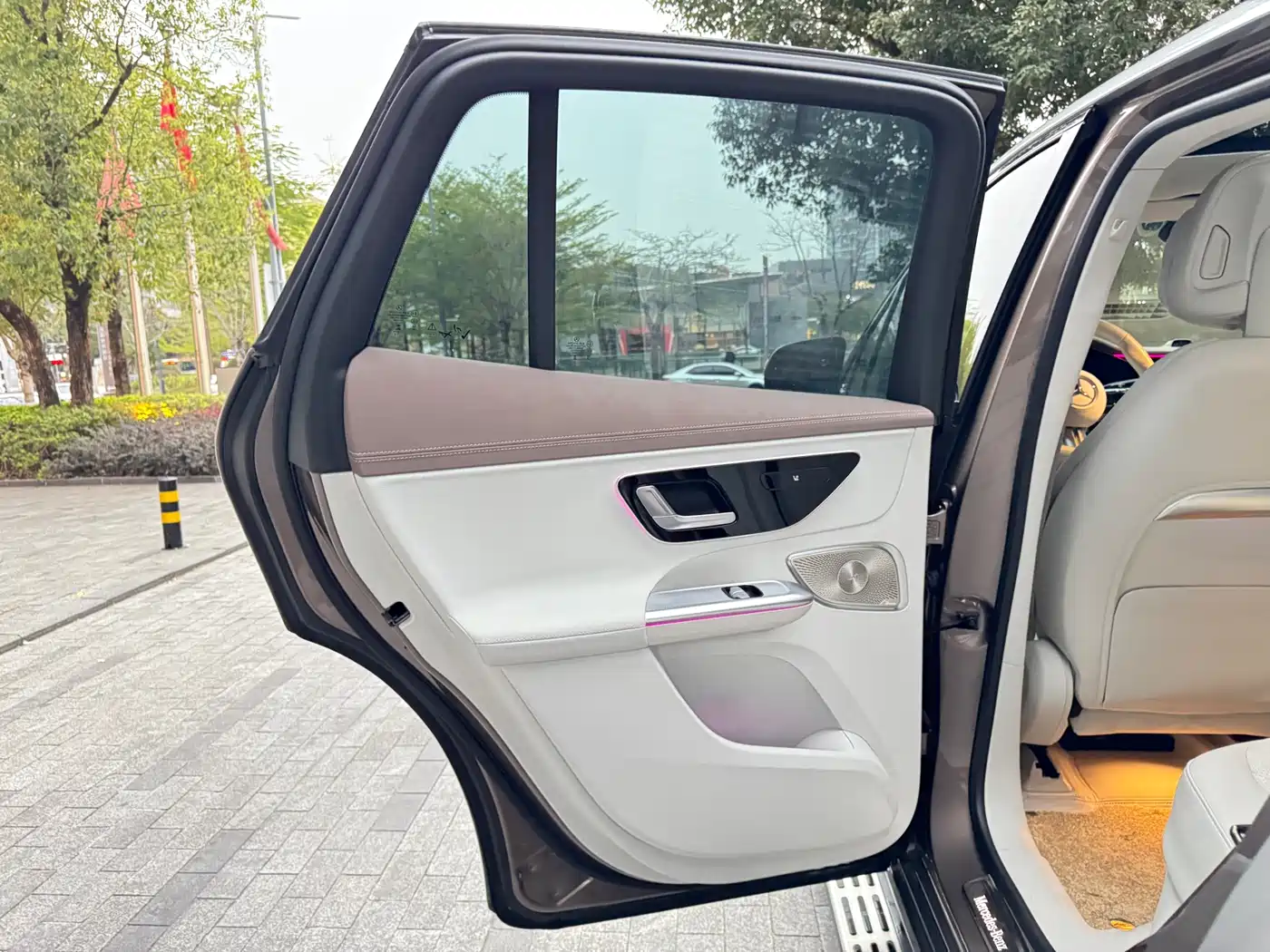 MERCEDES-BENZ EQE SUV