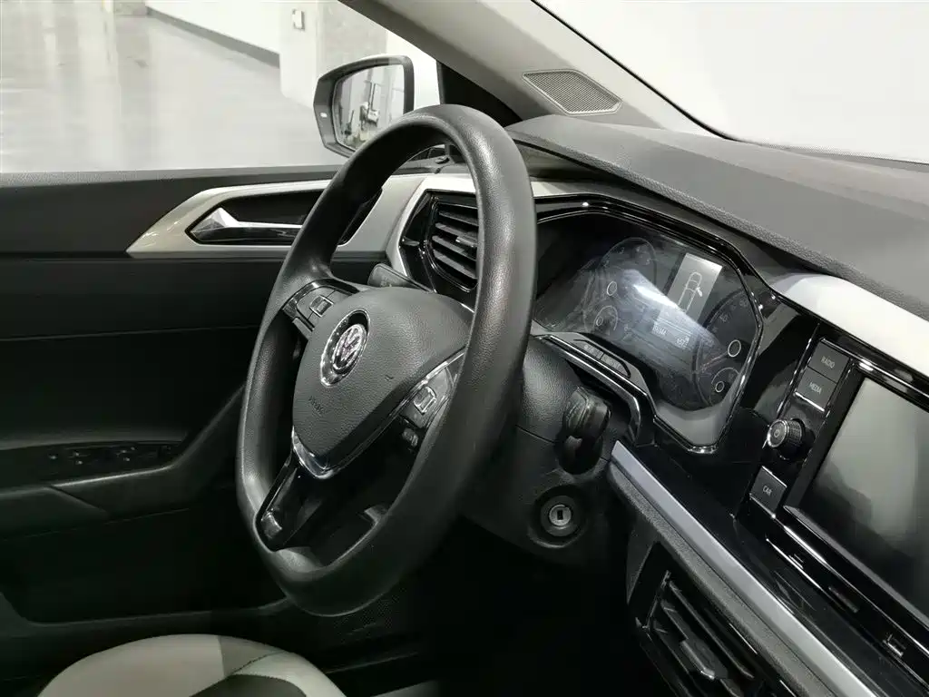 Volkswagen Polo 2019 Plus 1.5L Automatic Colorful Tech Edition фото 22