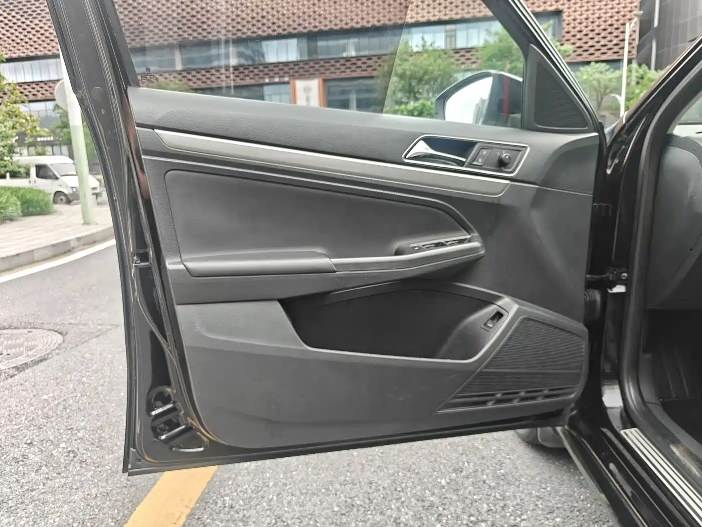 Volkswagen Lavida 2015 1.6L Automatic Comfort Edition фото 12