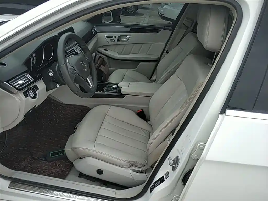 Mercedes-Benz E-Class 2014 E 300 L Sport фото 15