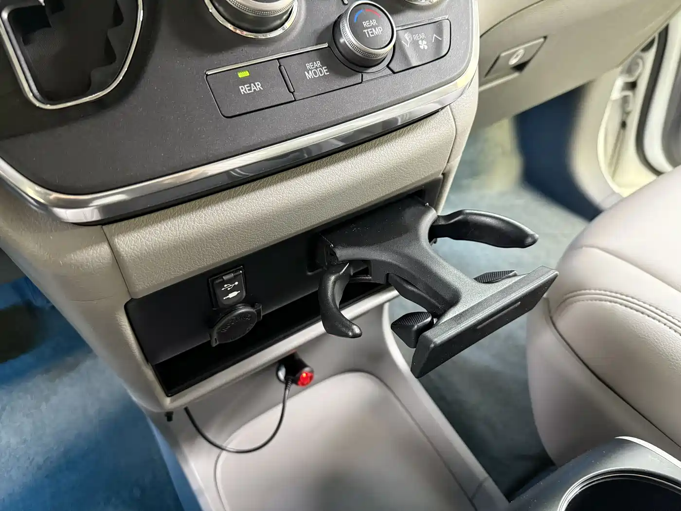 Toyota Sienna 2015 3.5L 4WD L фото 38