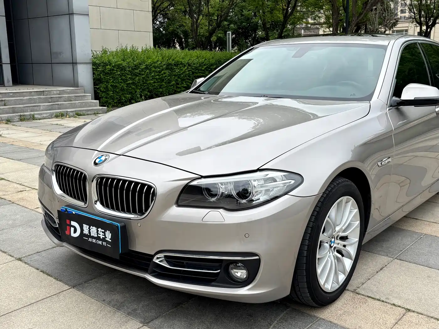 BMW 5 Series 2014 525Li Luxury Design Package фото 9