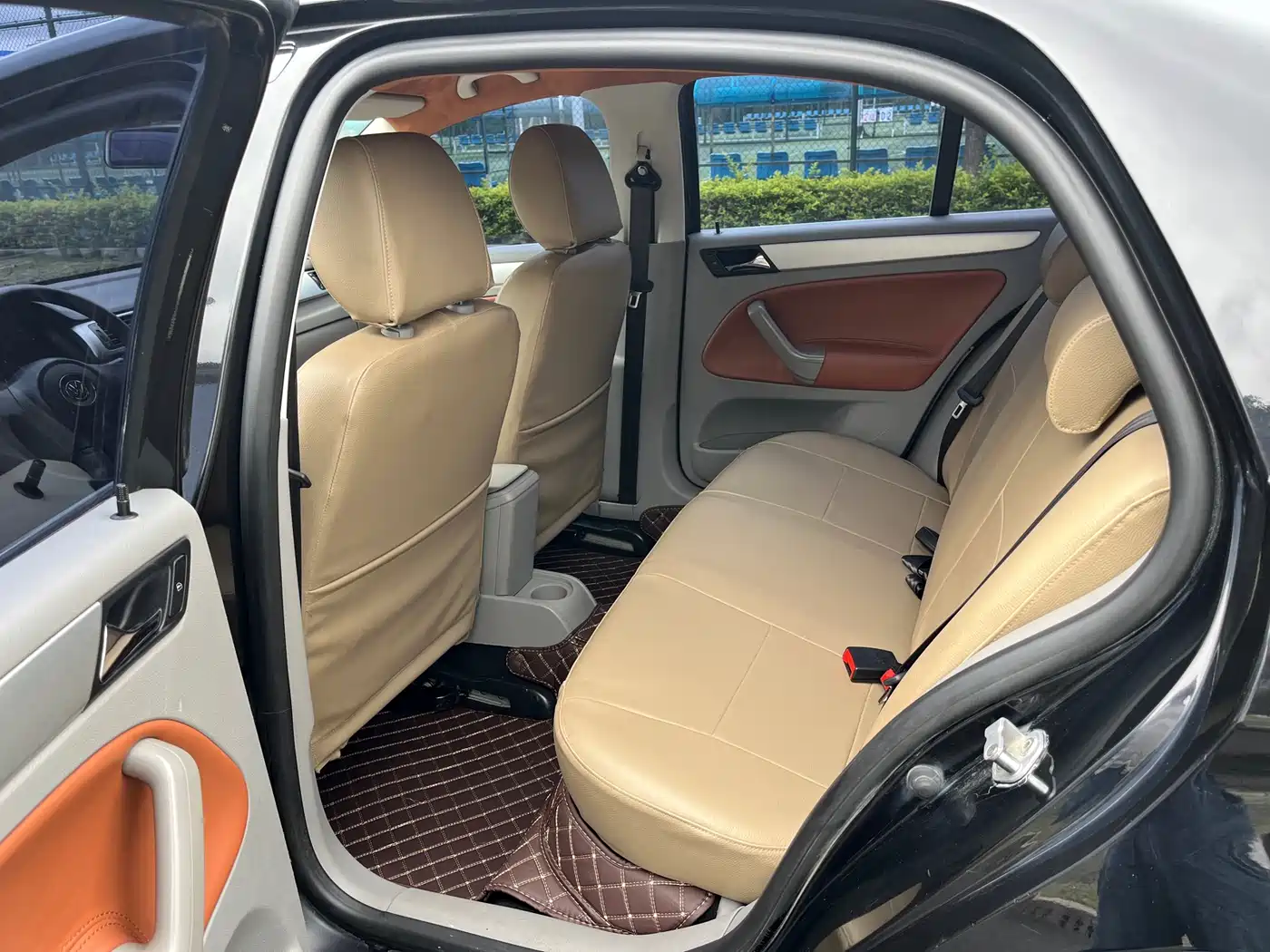 Volkswagen Bora 2011 1.6L Automatic Fashion фото 9