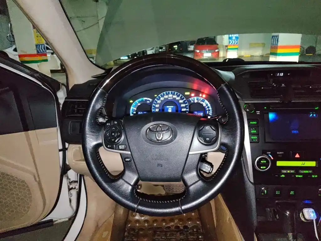 Фото 6 - Toyota Camry