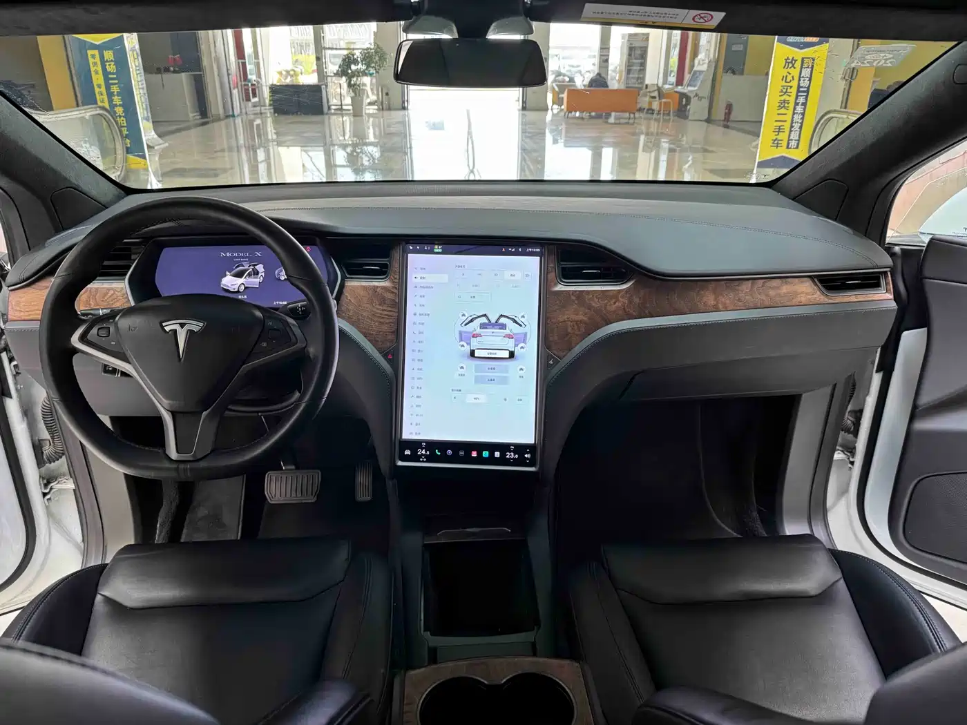 TESLA MODEL X