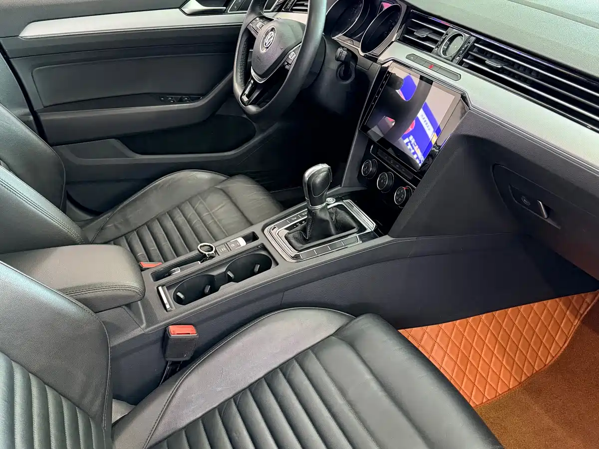 Volkswagen Magotan 2018 330TSI DSG Leading фото 15