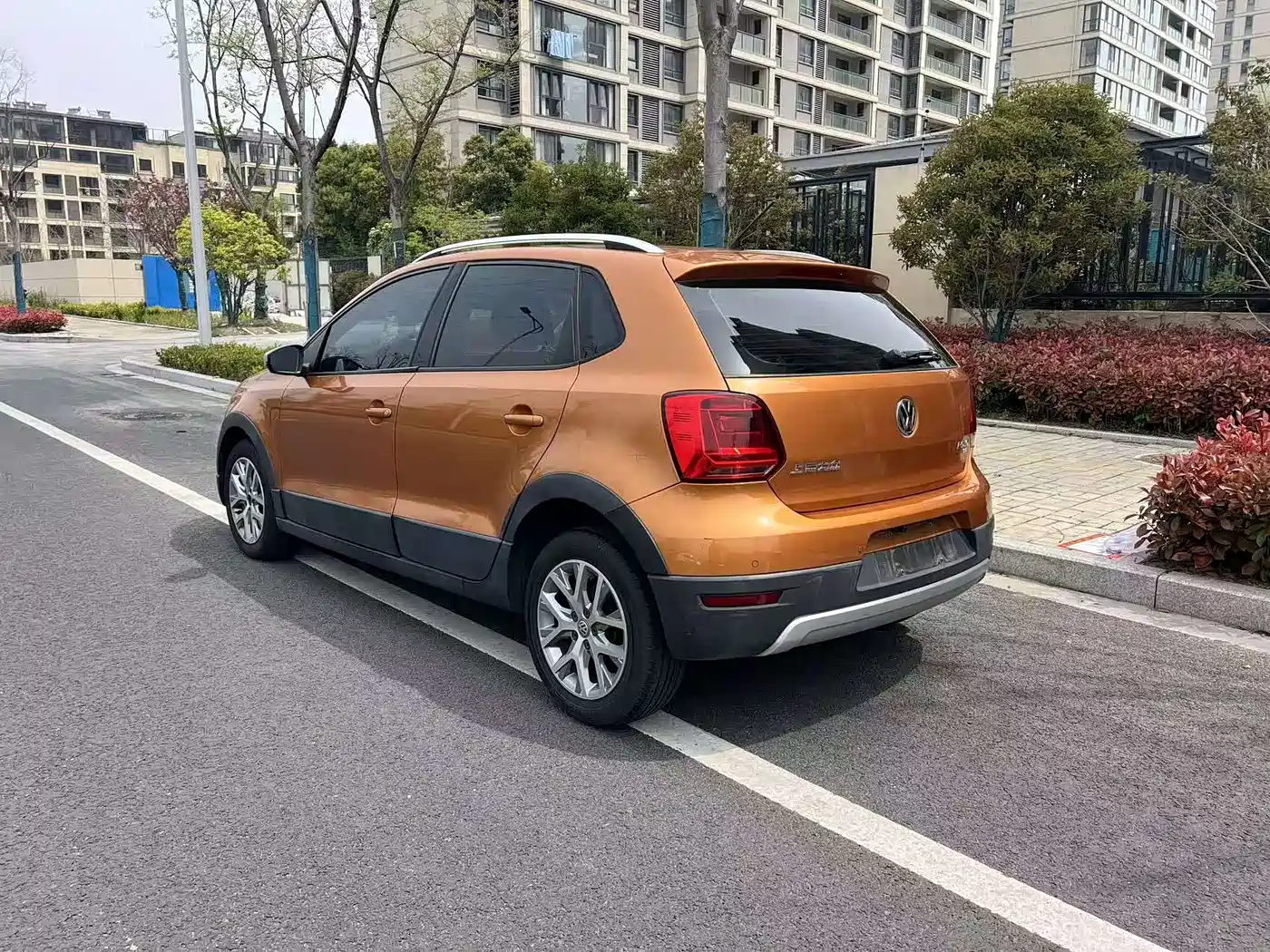 Volkswagen Polo 2016 1.6L Cross Polo Automatic фото 5