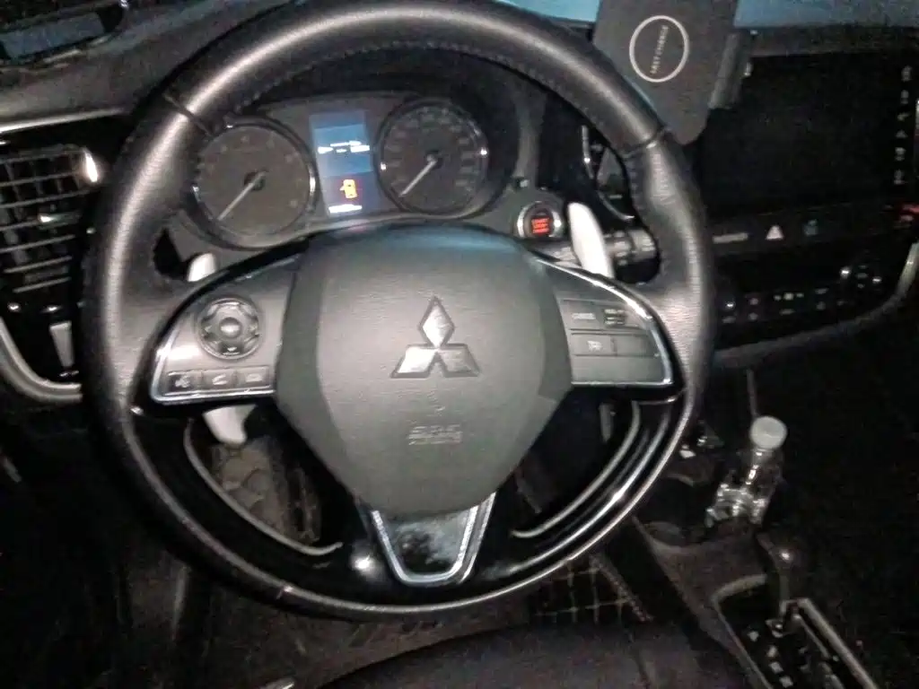 Photo 6 - Mitsubishi Outlander