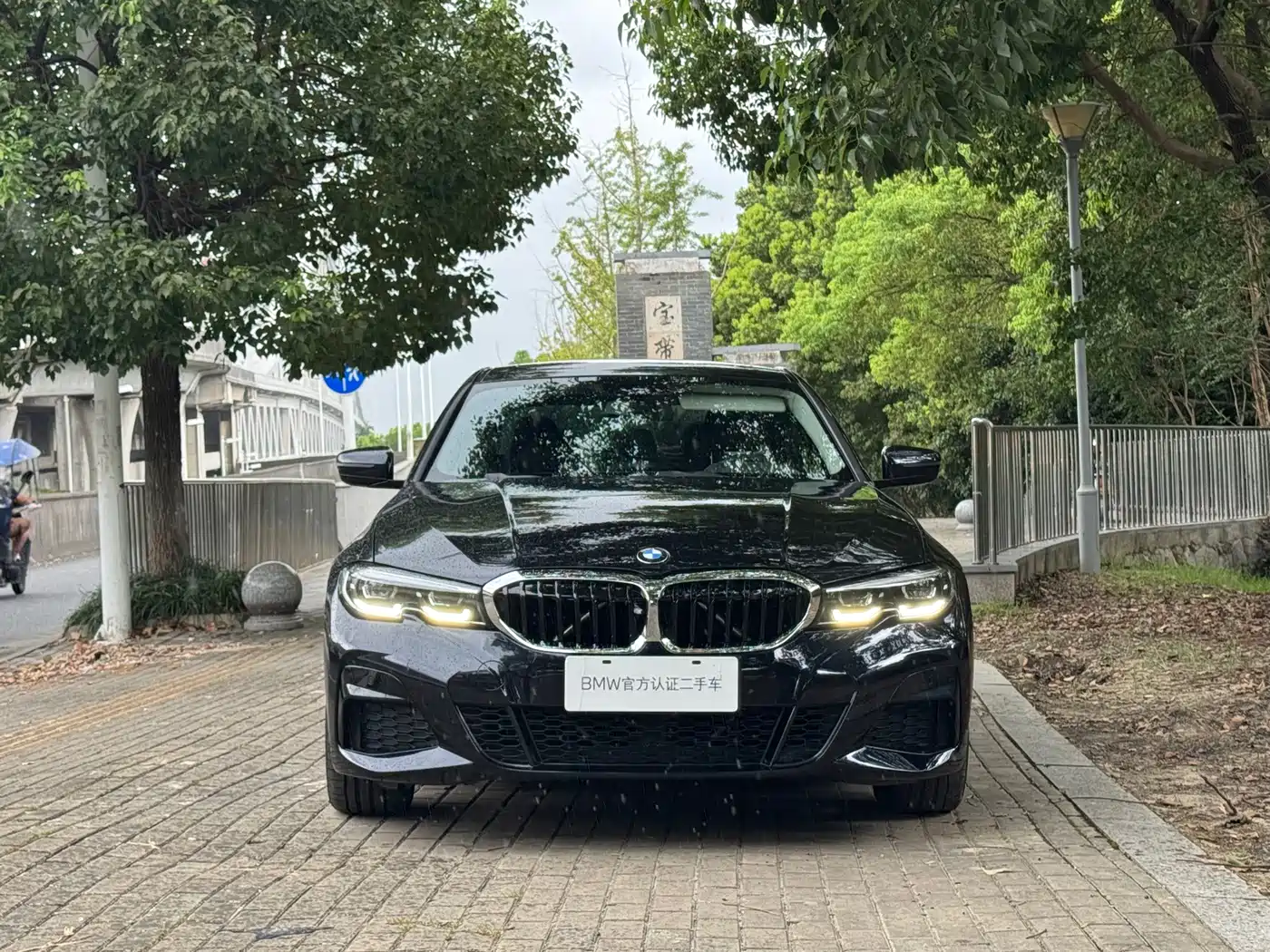 Photo 2 - BMW 3 Series