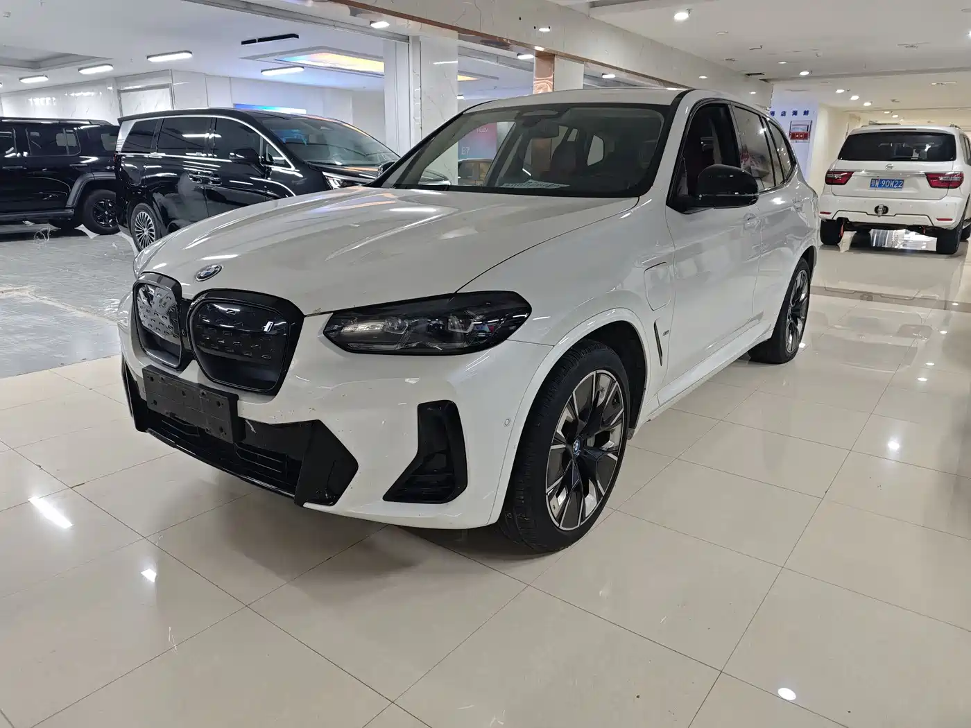 Фото 10 - BMW iX3