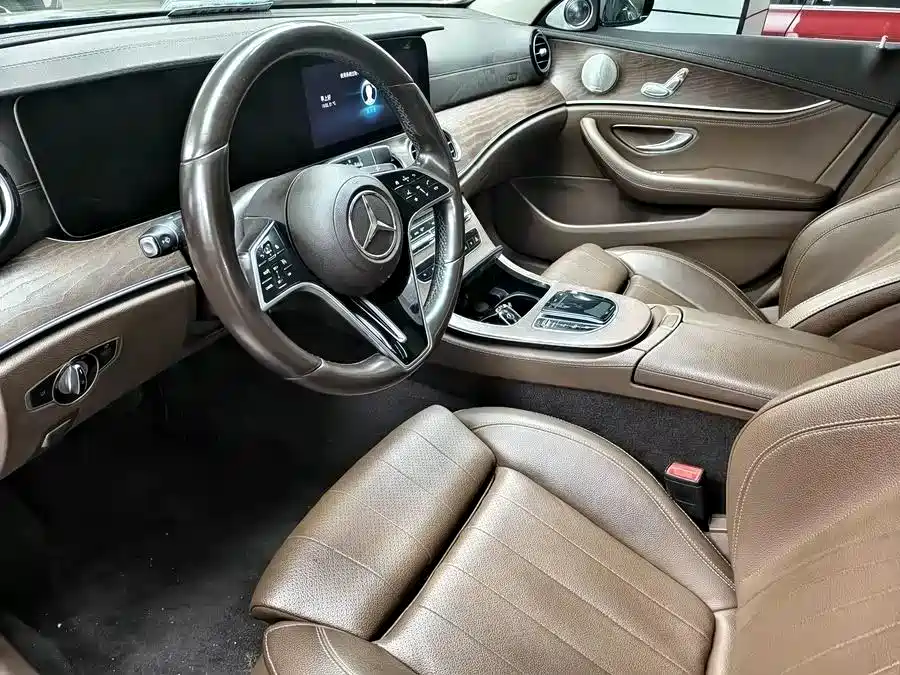 Mercedes-Benz E-Class 2022 E 260 L фото 4