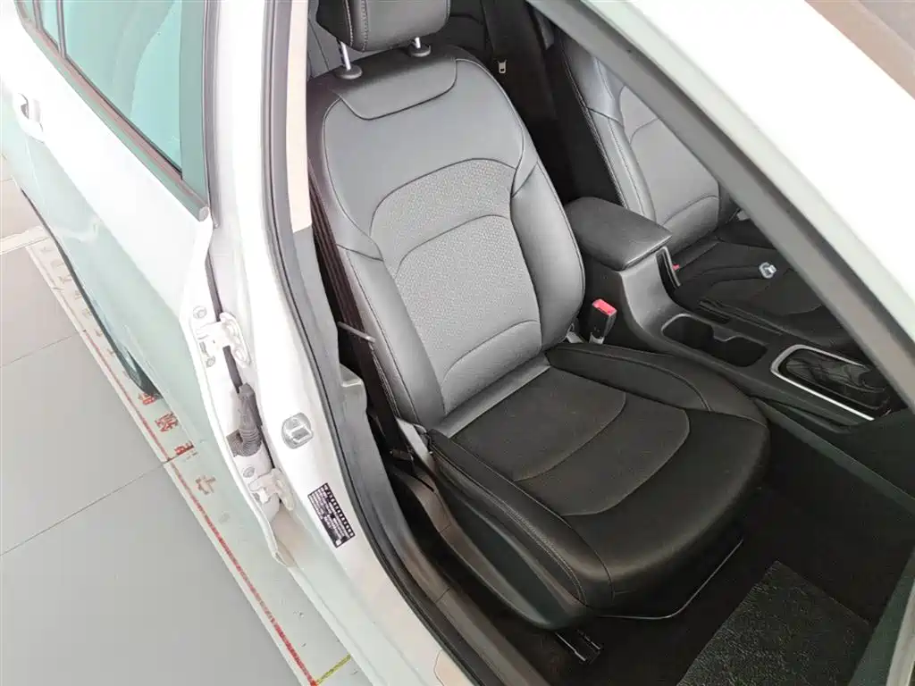Chevrolet Cavalier 2019 320 Automatic Joy Edition фото 25