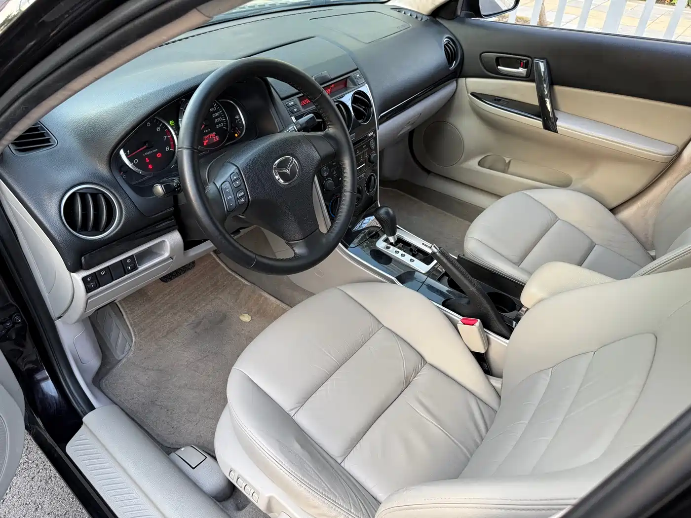 Photo 4 - Mazda 6